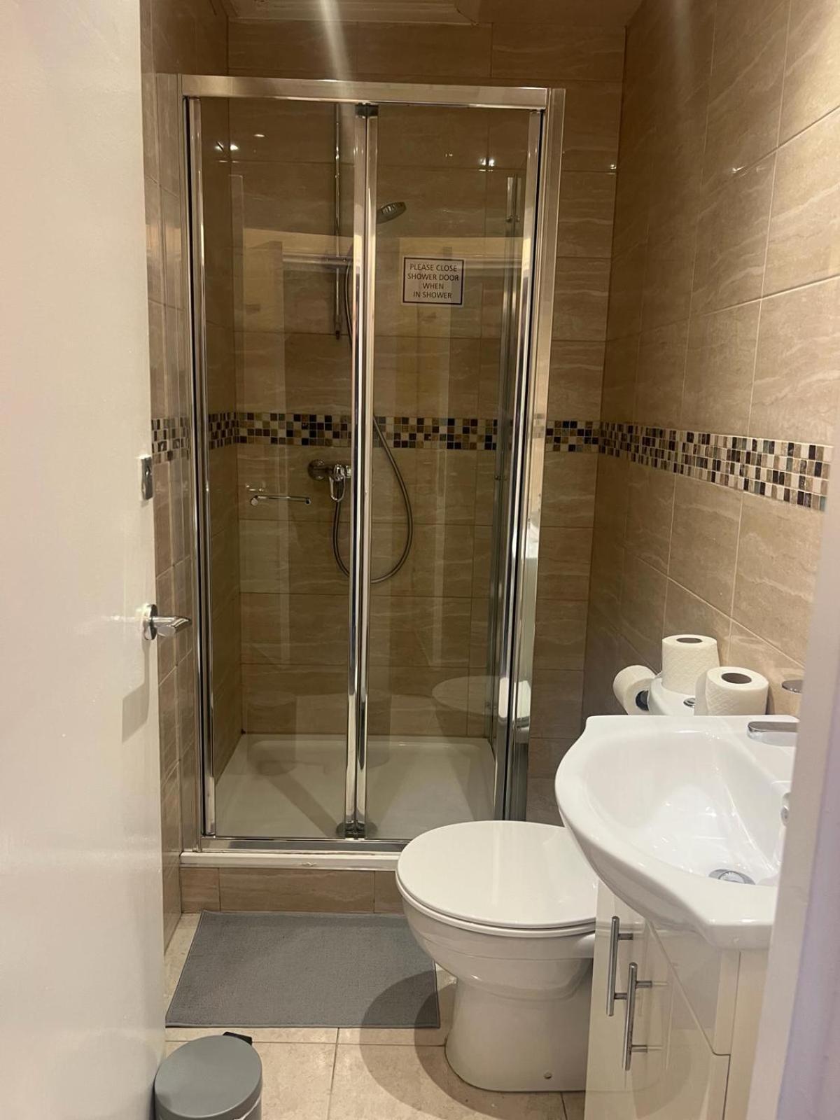 Saba Rooms And Apartments 런던 외부 사진