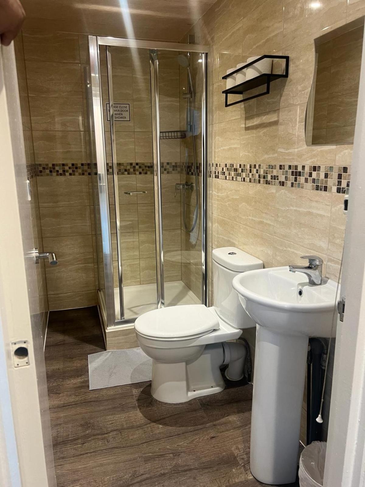 Saba Rooms And Apartments 런던 외부 사진