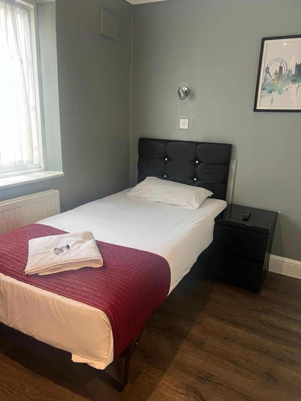 Saba Rooms And Apartments 런던 외부 사진